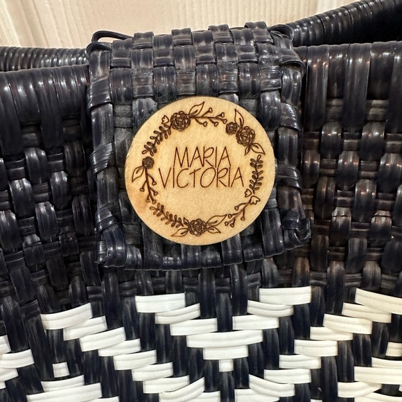 Maria Victoria handmade bag in Mexico.  Navy blue and white - Picture 1 of 7